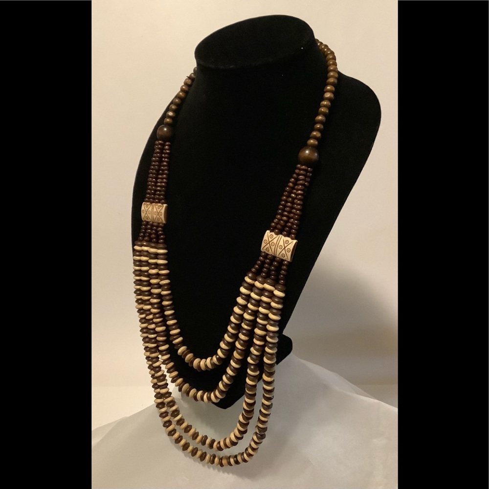 Beautiful dark brown and beige wood bead necklace - Picture 2 of 3